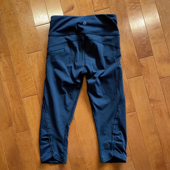 ✨ Lululemon Slash Pocket Raw Hem 17” Crop Black - Picture 8 of 9